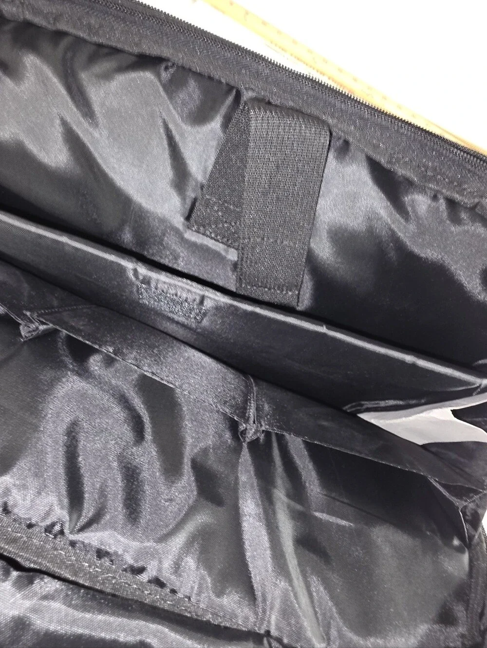 Andrew Marc New York Black Leather Retro Messenger Bag Laptop Briefcase NWOT